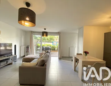 Apartment in Saint-Laurent-de-Mure (69720)
