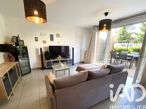 Apartment in Saint-Laurent-de-Mure (69720)