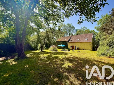 Maison de campagne à Saint-Amand-en-Puisaye (58310)
