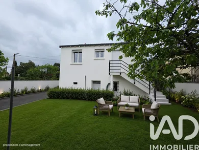 Townhouse in Saint-Avertin (37550)