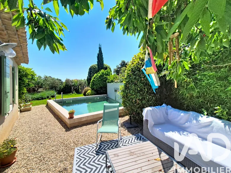 Maison 8 pièces 230 m² · à Aureille · 230 m² · 749 000 €
