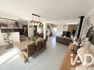 Maison traditionnelle à Neuille (49680)