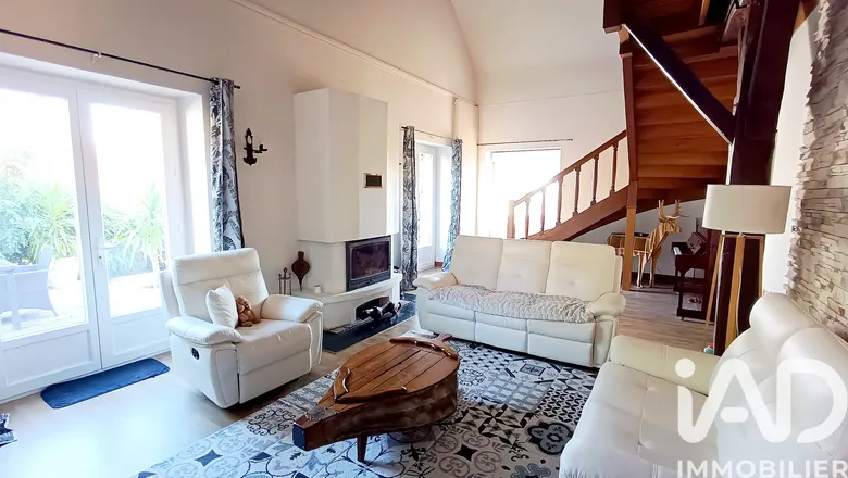 Maison 9 pièces 222 m² · à Saint-Genou · 222 m² · 285 000 €
