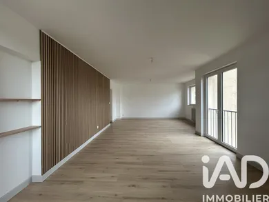 Apartment in Saumur (49400)