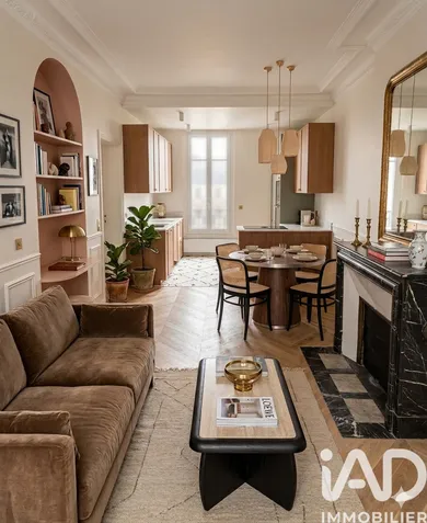 Apartment in Paris (75007)