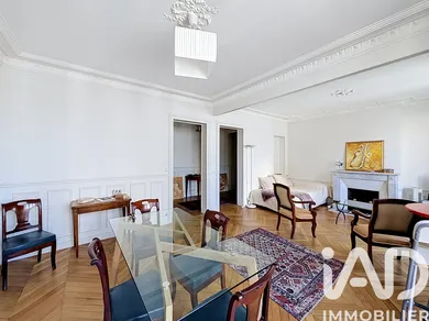 Apartment in Paris (75016)