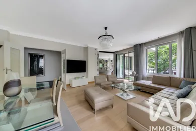 Appartement à Paris (75116)