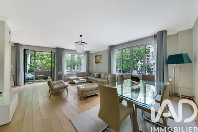 Appartement à Paris (75116)