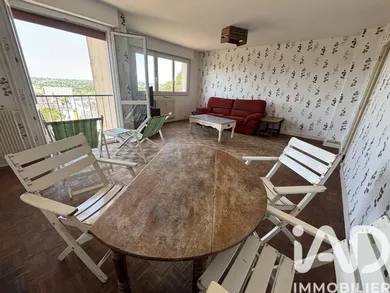Apartment in Saumur (49400)