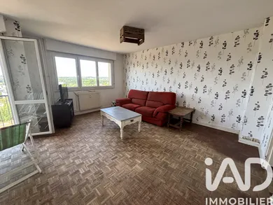 Apartment in Saumur (49400)
