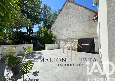 Townhouse in Coubron (93470)