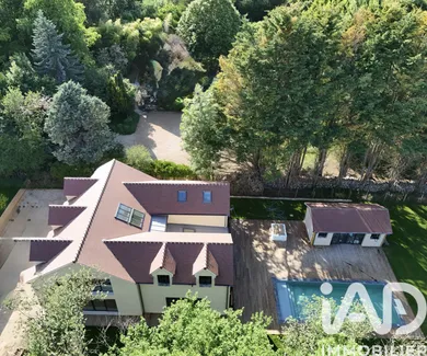 Architectural house in Grosrouvre (78490)