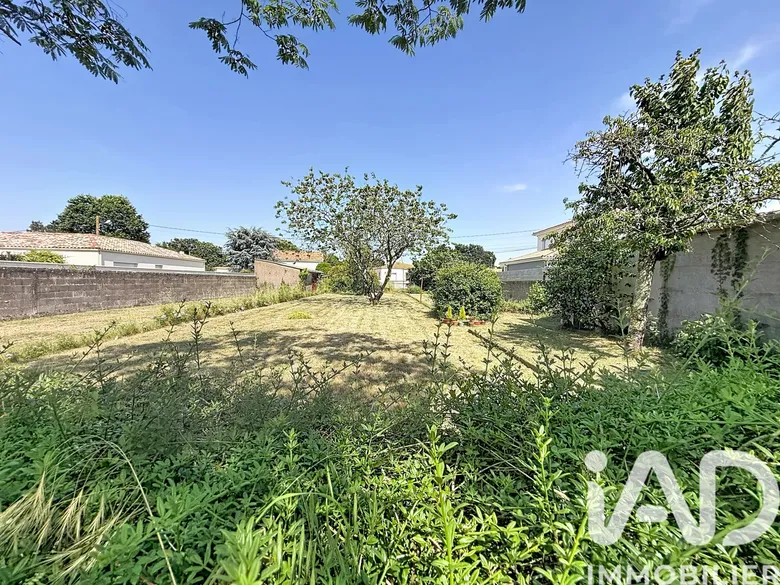 Terrain à bâtir à Geneston (44140) · 152 000 €