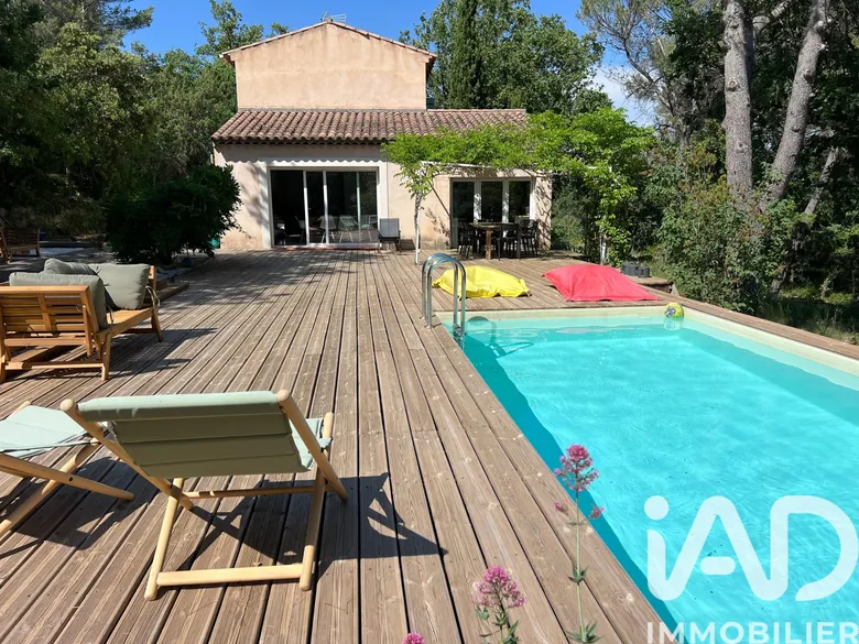 Maison 6 pièces 133 m² · à Saint-Maximin-la-Sainte-Baume · 133 m² · 585 000 €