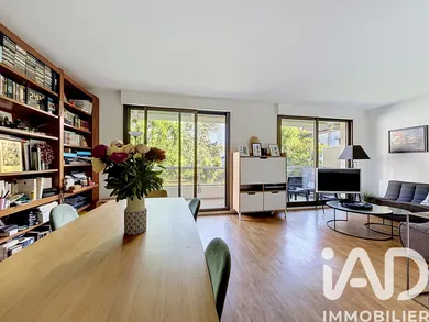 Apartment in Courbevoie (92400)