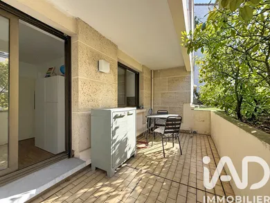Apartment in Courbevoie (92400)