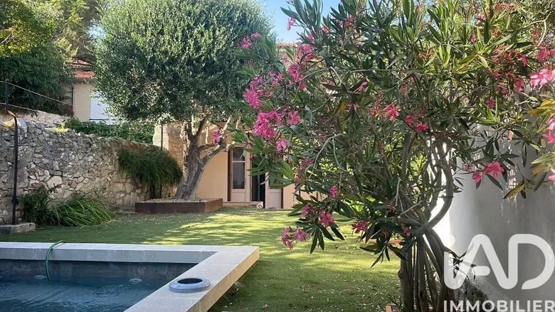 Maison 6 pièces 143 m² · à Villeneuve-lès-Avignon · 143 m² · 799 000 €