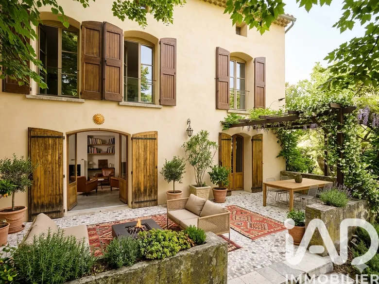 Maison 10 pièces 280 m² · à Saint-Étienne-les-Orgues · 280 m² · 598 000 €