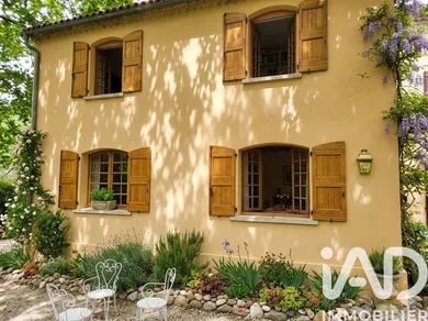 Domain in Saint-Étienne-les-Orgues (04230)