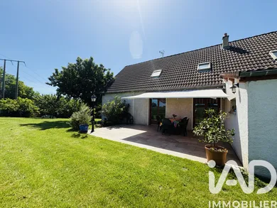 Traditional house in Baule (45130)