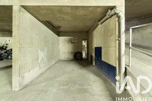 Parking à Paris (75015)