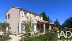 Maison traditionnelle à Aurel (84390)