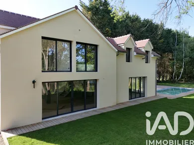 Architectural house in Grosrouvre (78490)