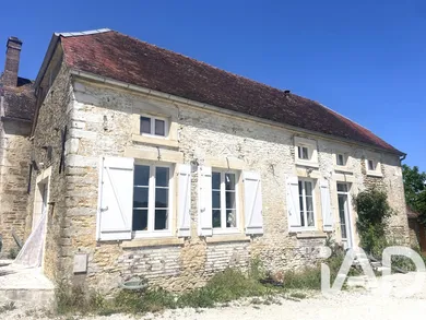 Maison de campagne à Cussangy (10210)