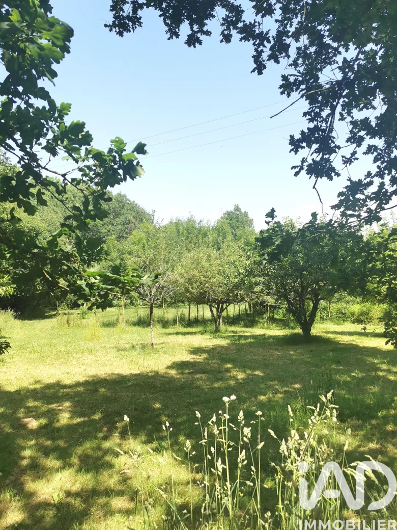 Terrain 11271 m² · à Saint-Étienne-du-Bois · 65 000 €