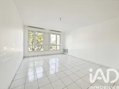 Apartment in Longjumeau (91160)