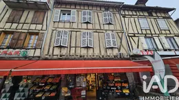 Building in Maurs (15600)