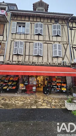 Building in Maurs (15600)