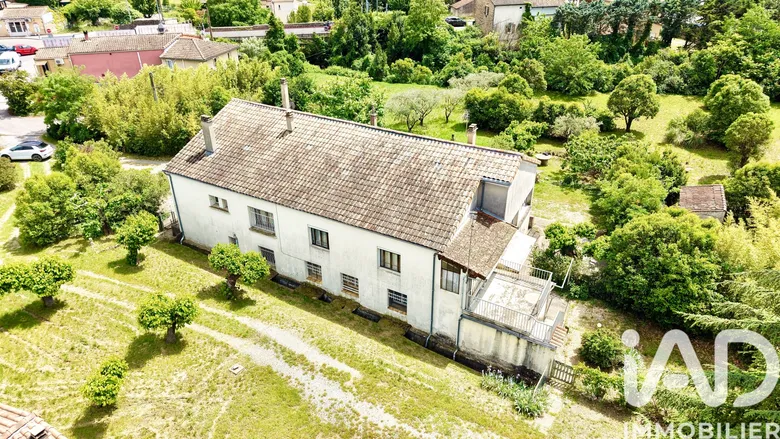 Maison 12 pièces 318 m² · à Saint-Étienne-de-Fontbellon · 318 m² · 235 000 €