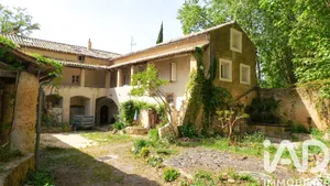 Building in Bagnols-sur-Cèze (30200)