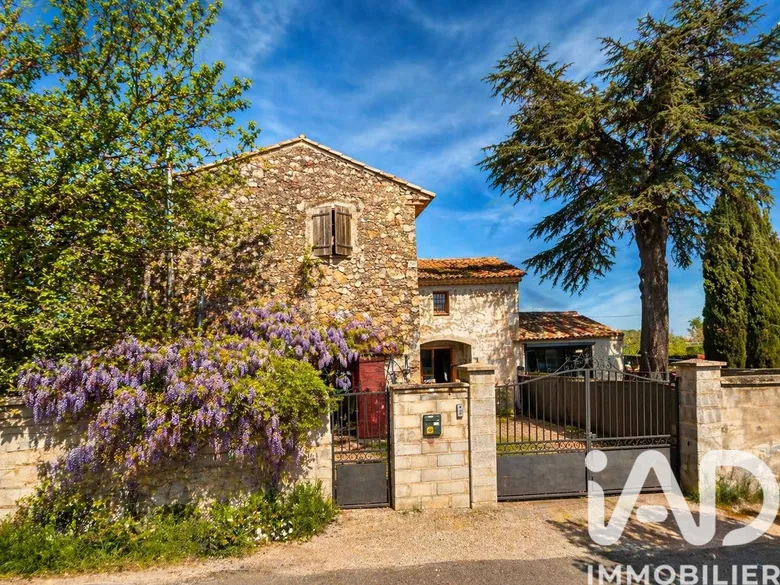 Maison 6 pièces 300 m² · à Saint-Maximin-la-Sainte-Baume · 300 m² · 674 000 €