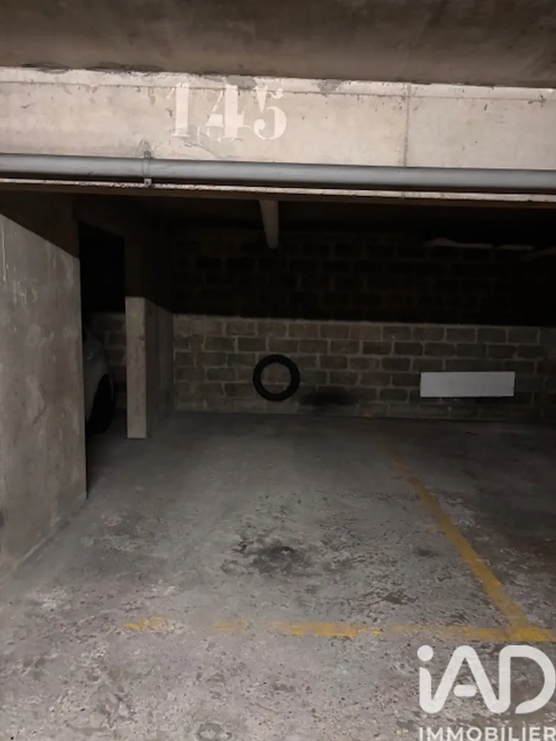 Parking 9 m² · à Paris · 9 m² · 23 500 €
