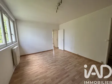 Apartment in Mériel (95630)
