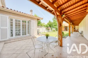 Townhouse in Bordeaux (33800)