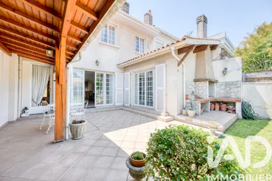 Townhouse in Bordeaux (33800)