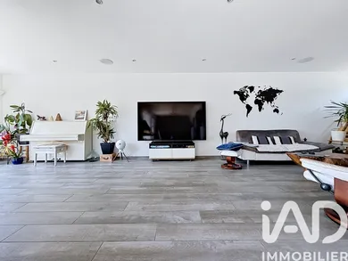 Architectural house in Linas (91310)