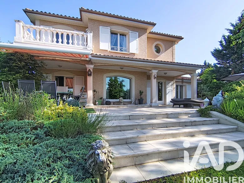 Maison 8 pièces 193 m² · à Grézieu-la-Varenne · 193,3 m² · 739 000 €