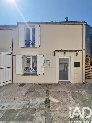 Townhouse in Mandres-les-Roses (94520)
