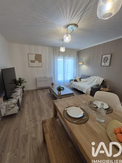 Apartment in Pernes-les-Fontaines (84210)