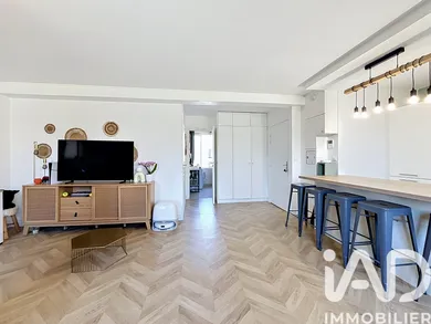 Apartment in Puteaux (92800)