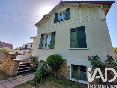 Maison traditionnelle à Vaires-sur-Marne (77360)