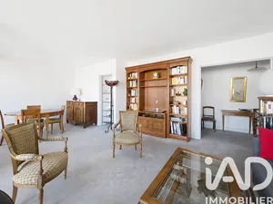 Apartment in Paris (75015)