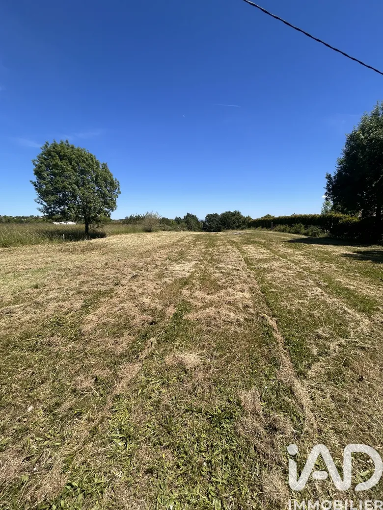 Terrain à Montpezat-de-Quercy (82270) · 37 500 €