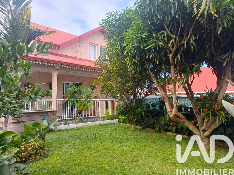 Maison 9 pièces 270 m² · à Le Tampon · 270 m² · 448 000 €