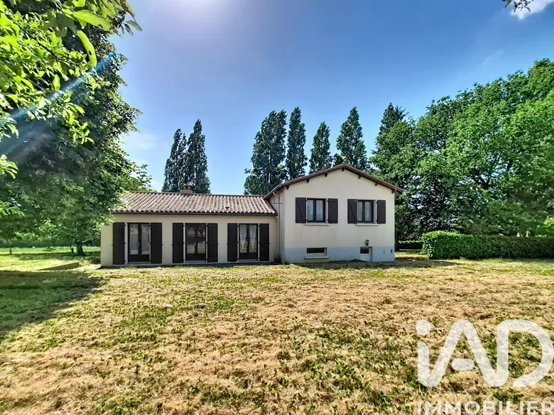 Maison 8 pièces 129 m² · à Chemillé-en-Anjou · 128,5 m² · 169 000 €