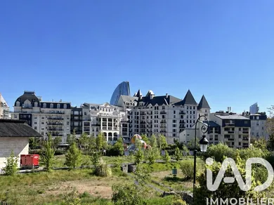 Apartment in Puteaux (92800)